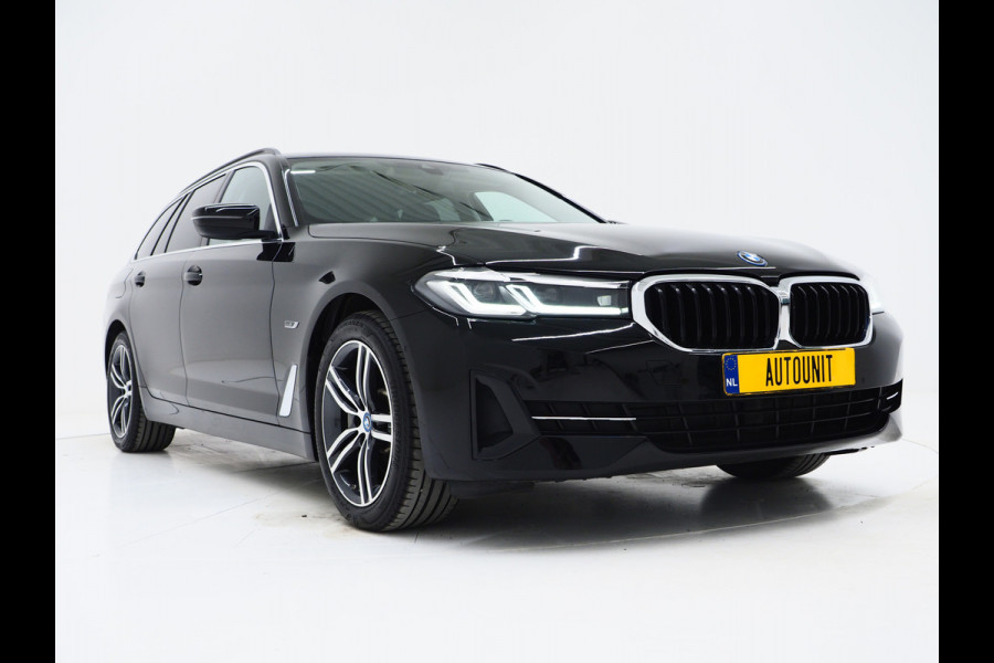 BMW 5 Serie Touring 530e | Leder | Trekhaak | Keyless | Camera | Sfeerlicht | Dodehoek | Cruise | Carplay