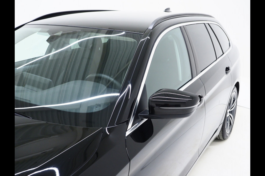 BMW 5 Serie Touring 530e | Leder | Trekhaak | Keyless | Camera | Sfeerlicht | Dodehoek | Cruise | Carplay