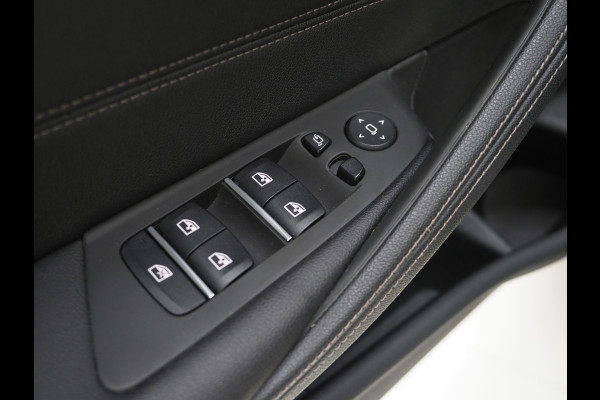 BMW 5 Serie Touring 530e | Leder | Trekhaak | Keyless | Camera | Sfeerlicht | Dodehoek | Cruise | Carplay