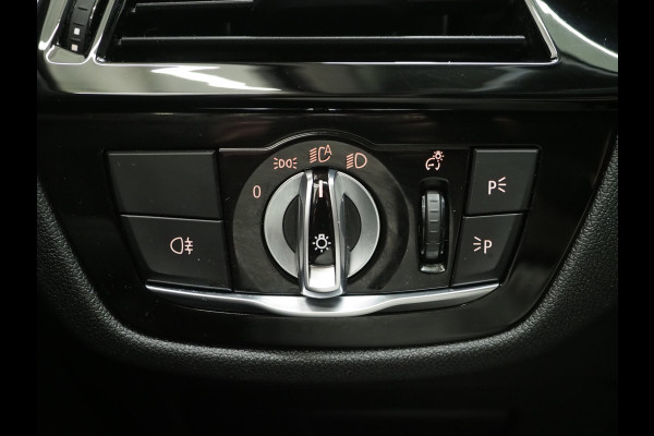 BMW 5 Serie Touring 530e | Leder | Trekhaak | Keyless | Camera | Sfeerlicht | Dodehoek | Cruise | Carplay