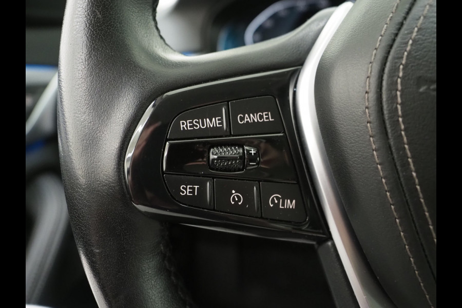 BMW 5 Serie Touring 530e | Leder | Trekhaak | Keyless | Camera | Sfeerlicht | Dodehoek | Cruise | Carplay