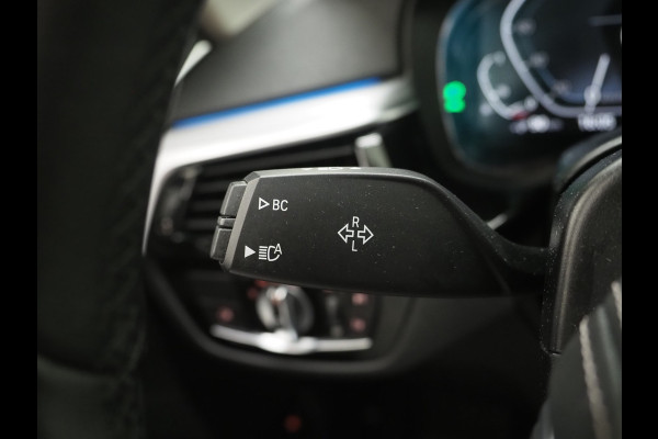 BMW 5 Serie Touring 530e | Leder | Trekhaak | Keyless | Camera | Sfeerlicht | Dodehoek | Cruise | Carplay