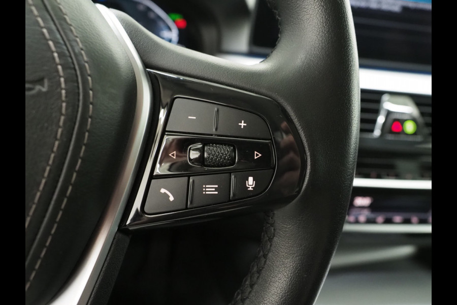 BMW 5 Serie Touring 530e | Leder | Trekhaak | Keyless | Camera | Sfeerlicht | Dodehoek | Cruise | Carplay