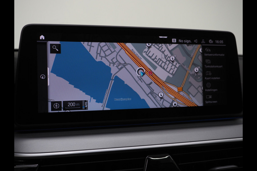 BMW 5 Serie Touring 530e | Leder | Trekhaak | Keyless | Camera | Sfeerlicht | Dodehoek | Cruise | Carplay
