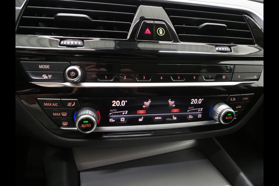 BMW 5 Serie Touring 530e | Leder | Trekhaak | Keyless | Camera | Sfeerlicht | Dodehoek | Cruise | Carplay