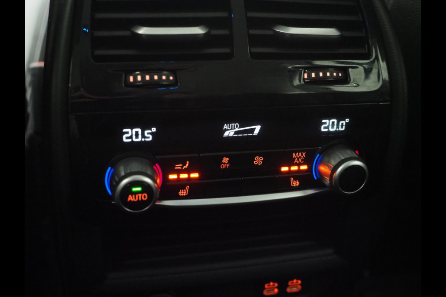 BMW 5 Serie Touring 530e | Leder | Trekhaak | Keyless | Camera | Sfeerlicht | Dodehoek | Cruise | Carplay