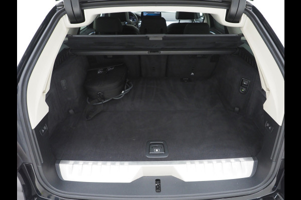 BMW 5 Serie Touring 530e | Leder | Trekhaak | Keyless | Camera | Sfeerlicht | Dodehoek | Cruise | Carplay