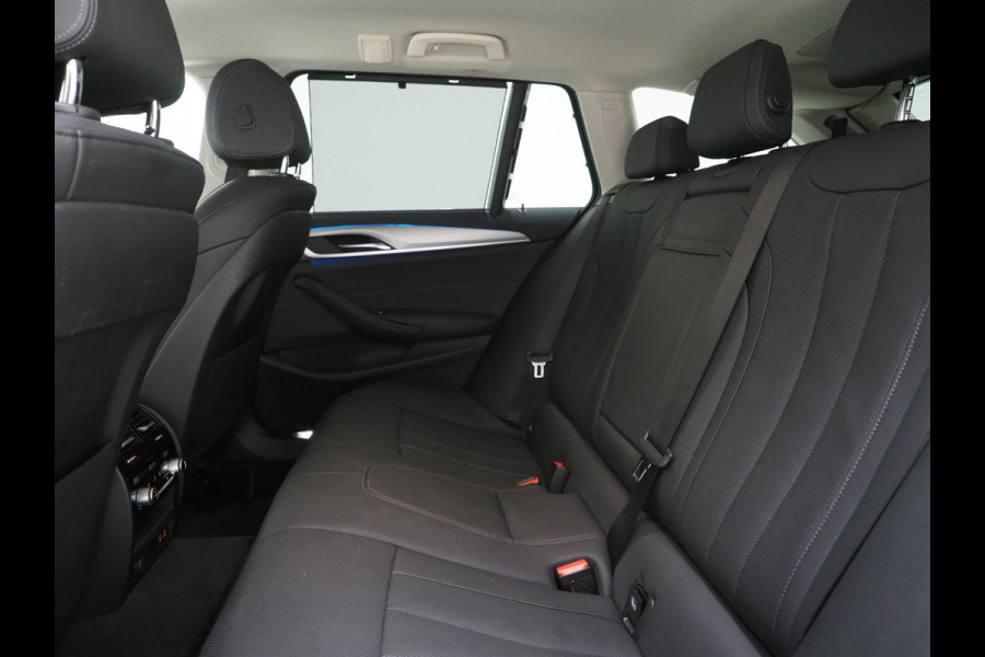 BMW 5 Serie Touring 530e | Leder | Trekhaak | Keyless | Camera | Sfeerlicht | Dodehoek | Cruise | Carplay