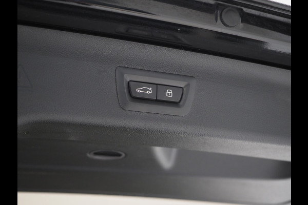BMW 5 Serie Touring 530e | Leder | Trekhaak | Keyless | Camera | Sfeerlicht | Dodehoek | Cruise | Carplay