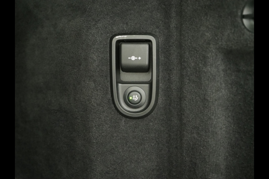 BMW 5 Serie Touring 530e | Leder | Trekhaak | Keyless | Camera | Sfeerlicht | Dodehoek | Cruise | Carplay