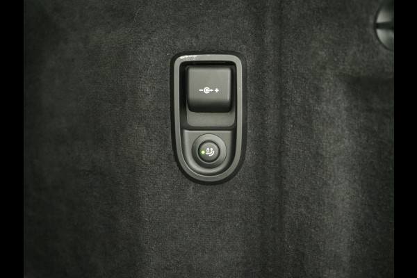 BMW 5 Serie Touring 530e | Leder | Trekhaak | Keyless | Camera | Sfeerlicht | Dodehoek | Cruise | Carplay