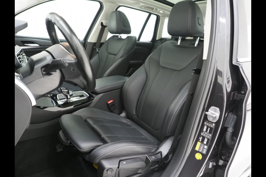 BMW X3 xDrive30e Facelift | Panoramadak | M Stuur | Leder | Trekhaak | Camera | Dodehoek | Carplay