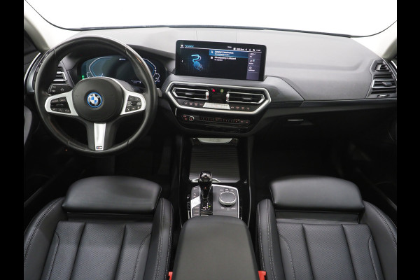 BMW X3 xDrive30e Facelift | Panoramadak | M Stuur | Leder | Trekhaak | Camera | Dodehoek | Carplay