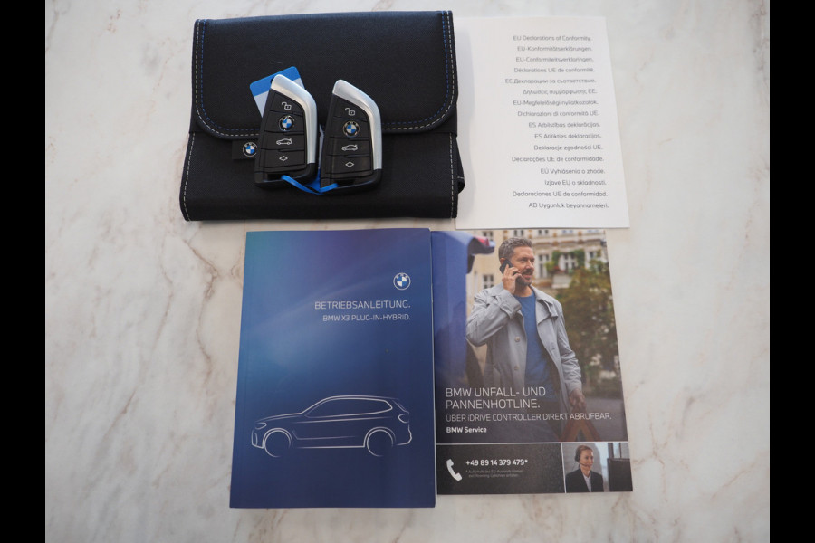 BMW X3 xDrive30e Facelift | Panoramadak | M Stuur | Leder | Trekhaak | Camera | Dodehoek | Carplay