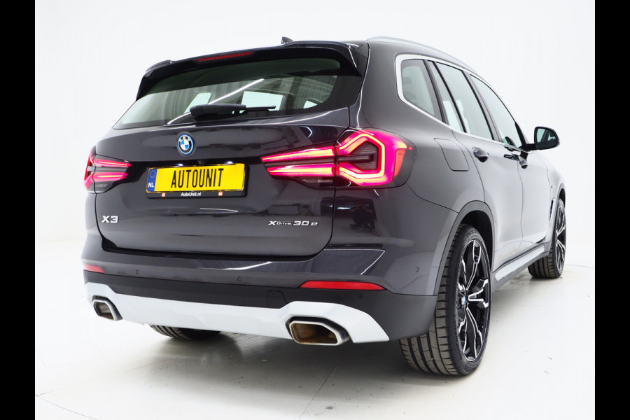 BMW X3 xDrive30e Facelift | Panoramadak | M Stuur | Leder | Trekhaak | Camera | Dodehoek | Carplay