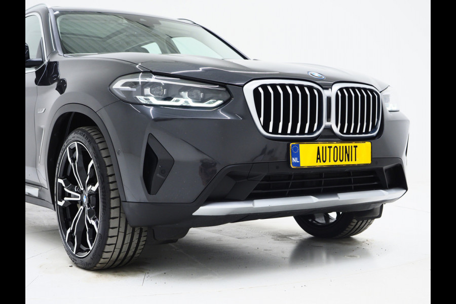 BMW X3 xDrive30e Facelift | Panoramadak | M Stuur | Leder | Trekhaak | Camera | Dodehoek | Carplay