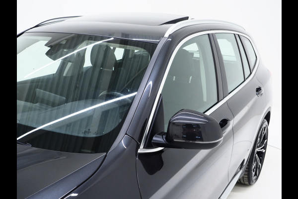 BMW X3 xDrive30e Facelift | Panoramadak | M Stuur | Leder | Trekhaak | Camera | Dodehoek | Carplay