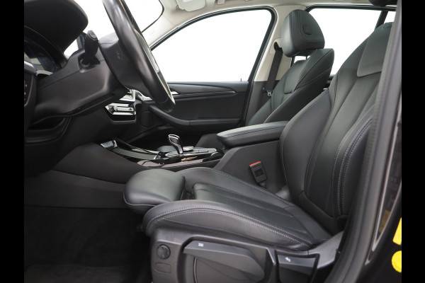 BMW X3 xDrive30e Facelift | Panoramadak | M Stuur | Leder | Trekhaak | Camera | Dodehoek | Carplay