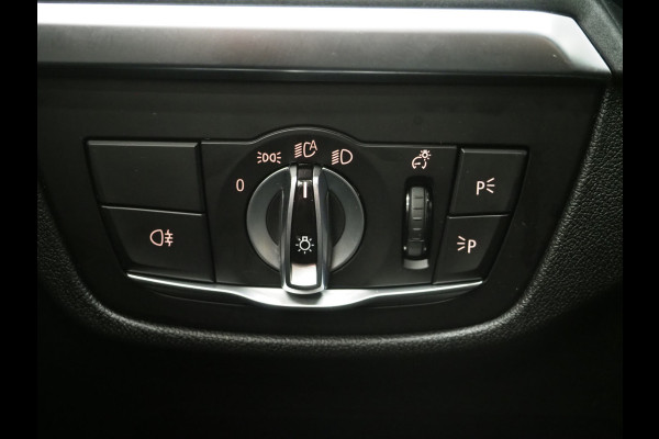 BMW X3 xDrive30e Facelift | Panoramadak | M Stuur | Leder | Trekhaak | Camera | Dodehoek | Carplay