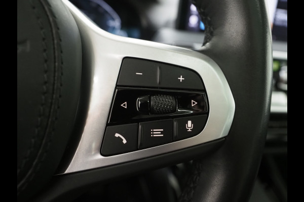 BMW X3 xDrive30e Facelift | Panoramadak | M Stuur | Leder | Trekhaak | Camera | Dodehoek | Carplay