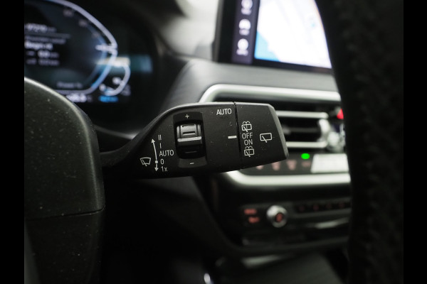 BMW X3 xDrive30e Facelift | Panoramadak | M Stuur | Leder | Trekhaak | Camera | Dodehoek | Carplay