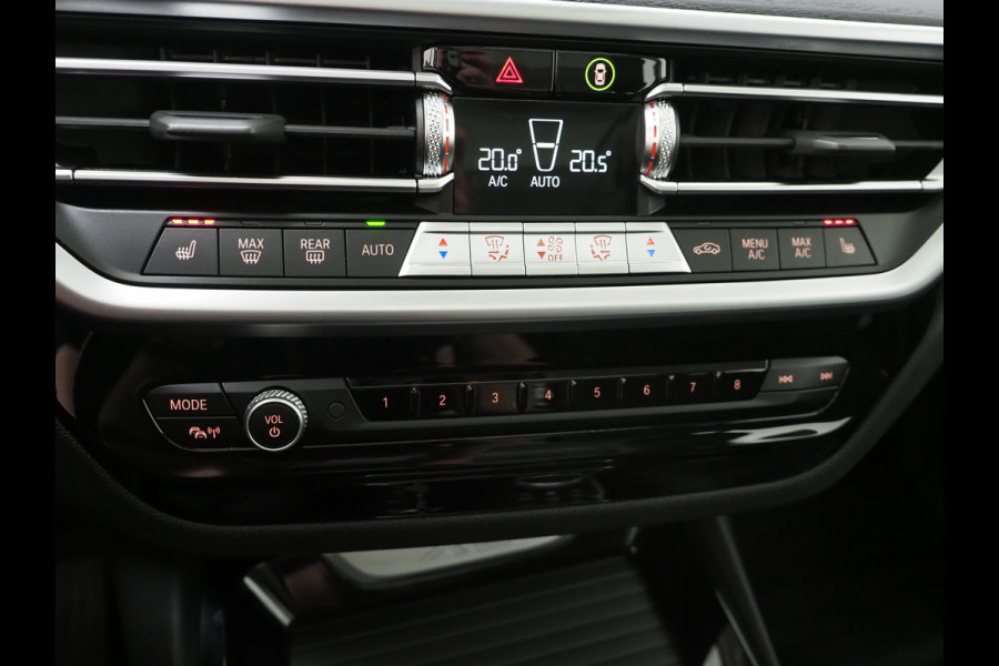 BMW X3 xDrive30e Facelift | Panoramadak | M Stuur | Leder | Trekhaak | Camera | Dodehoek | Carplay