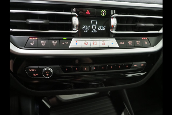 BMW X3 xDrive30e Facelift | Panoramadak | M Stuur | Leder | Trekhaak | Camera | Dodehoek | Carplay