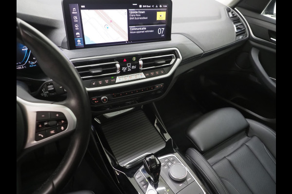 BMW X3 xDrive30e Facelift | Panoramadak | M Stuur | Leder | Trekhaak | Camera | Dodehoek | Carplay
