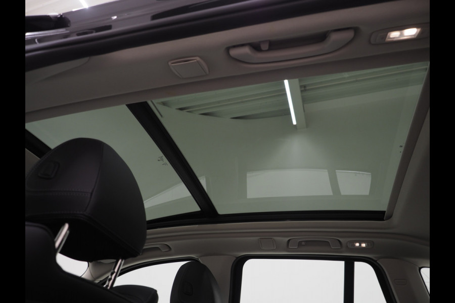 BMW X3 xDrive30e Facelift | Panoramadak | M Stuur | Leder | Trekhaak | Camera | Dodehoek | Carplay