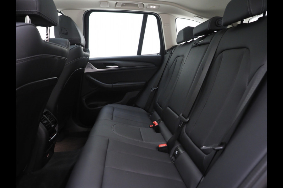 BMW X3 xDrive30e Facelift | Panoramadak | M Stuur | Leder | Trekhaak | Camera | Dodehoek | Carplay