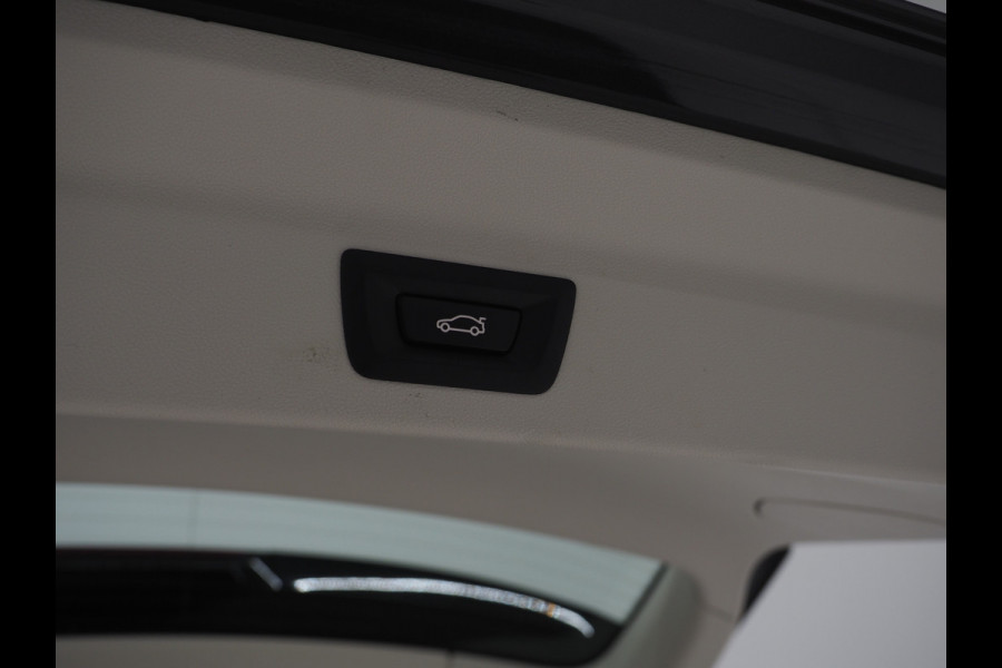 BMW X3 xDrive30e Facelift | Panoramadak | M Stuur | Leder | Trekhaak | Camera | Dodehoek | Carplay