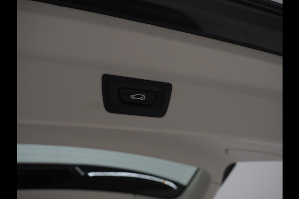 BMW X3 xDrive30e Facelift | Panoramadak | M Stuur | Leder | Trekhaak | Camera | Dodehoek | Carplay