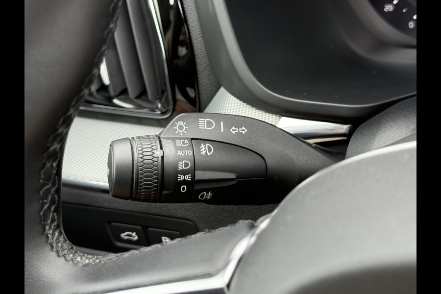 Volvo XC60 2.0 T6 Plug-in hybrid AWD Plus Dark | Trekhaak | Pano | Memory | H/K Audio | 360* Camera