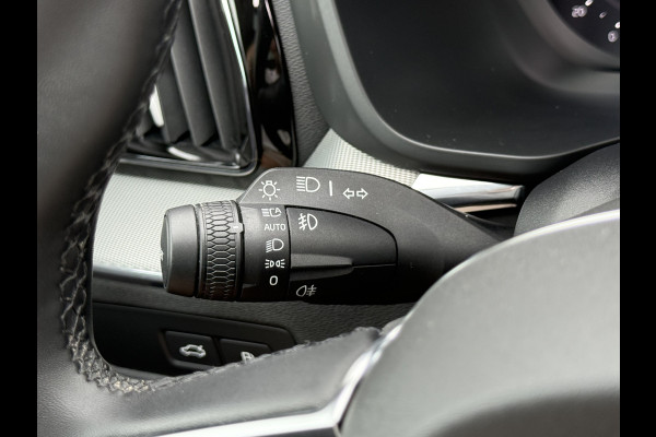 Volvo XC60 2.0 T6 Plug-in hybrid AWD Plus Dark | Trekhaak | Pano | Memory | H/K Audio | 360* Camera