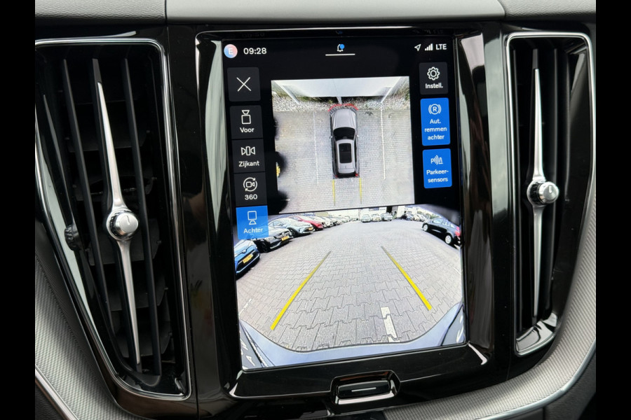 Volvo XC60 2.0 T6 Plug-in hybrid AWD Plus Dark | Trekhaak | Pano | Memory | H/K Audio | 360* Camera