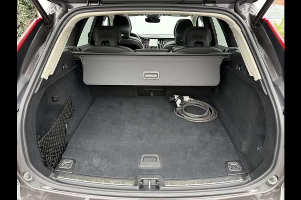 Volvo XC60 2.0 T6 Plug-in hybrid AWD Plus Dark | Trekhaak | Pano | Memory | H/K Audio | 360* Camera