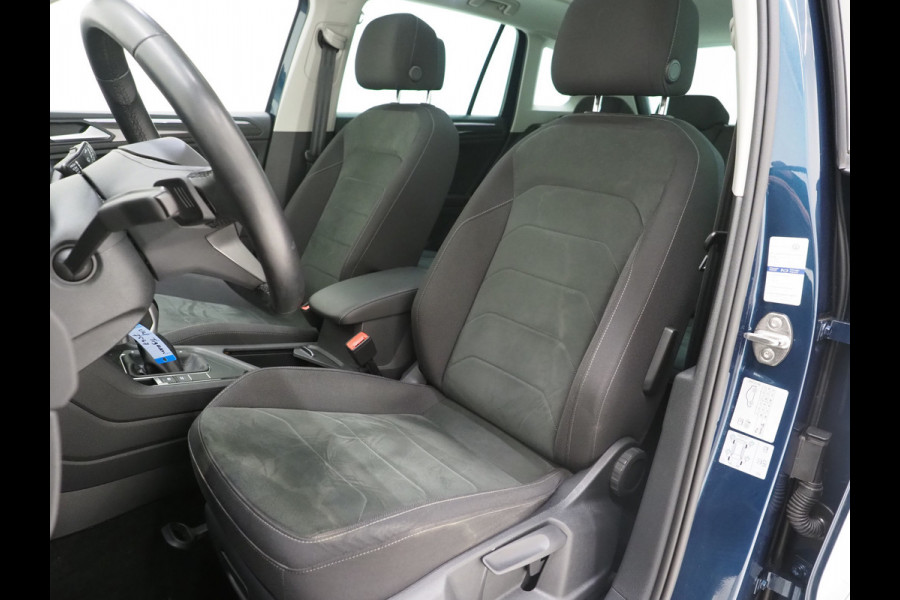 Volkswagen Tiguan 1.4 TSI eHybrid Elegance | Panoramadak | Trekhaak | Dodehoek | Adaptive Cruise | Virtual | Matrix | Carplay