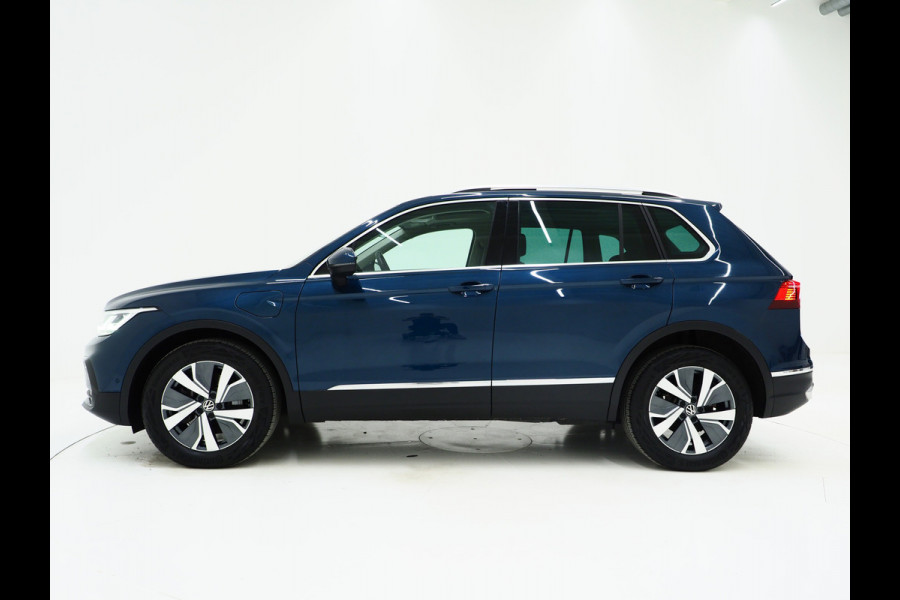 Volkswagen Tiguan 1.4 TSI eHybrid Elegance | Panoramadak | Trekhaak | Dodehoek | Adaptive Cruise | Virtual | Matrix | Carplay