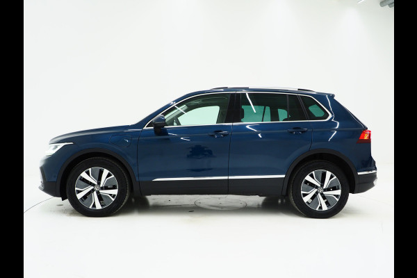 Volkswagen Tiguan 1.4 TSI eHybrid Elegance | Panoramadak | Trekhaak | Dodehoek | Adaptive Cruise | Virtual | Matrix | Carplay