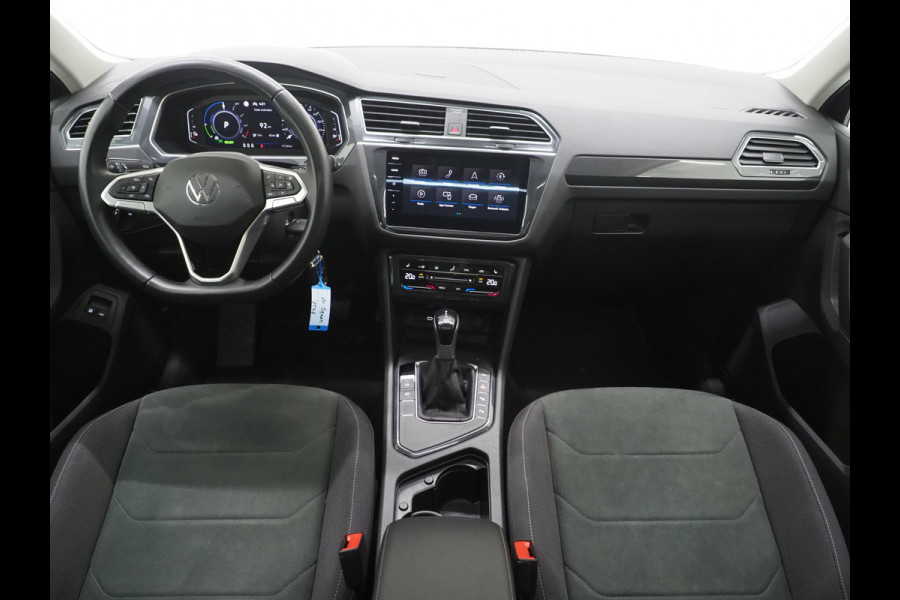 Volkswagen Tiguan 1.4 TSI eHybrid Elegance | Panoramadak | Trekhaak | Dodehoek | Adaptive Cruise | Virtual | Matrix | Carplay