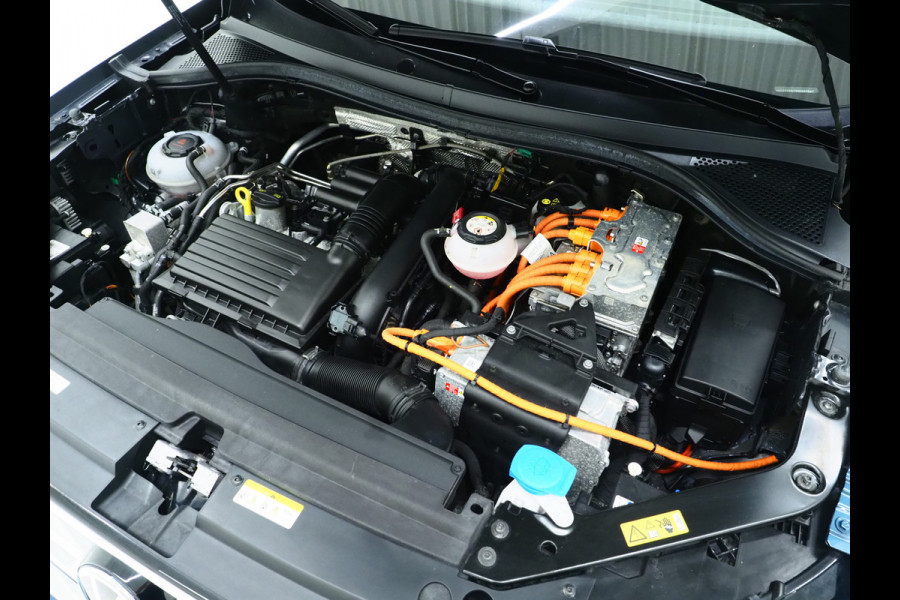 Volkswagen Tiguan 1.4 TSI eHybrid Elegance | Panoramadak | Trekhaak | Dodehoek | Adaptive Cruise | Virtual | Matrix | Carplay