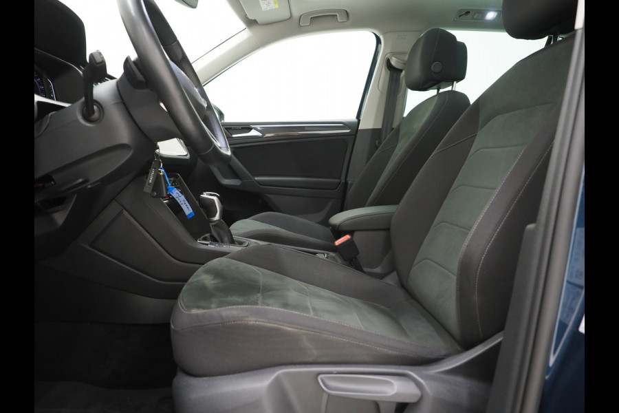 Volkswagen Tiguan 1.4 TSI eHybrid Elegance | Panoramadak | Trekhaak | Dodehoek | Adaptive Cruise | Virtual | Matrix | Carplay
