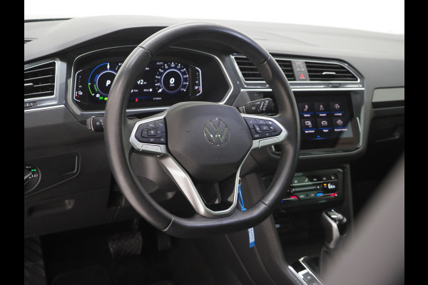 Volkswagen Tiguan 1.4 TSI eHybrid Elegance | Panoramadak | Trekhaak | Dodehoek | Adaptive Cruise | Virtual | Matrix | Carplay