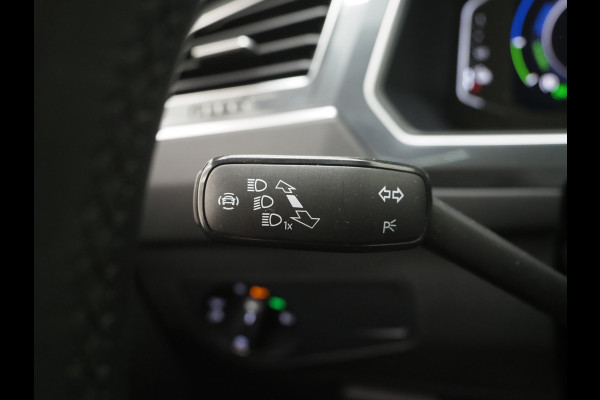 Volkswagen Tiguan 1.4 TSI eHybrid Elegance | Panoramadak | Trekhaak | Dodehoek | Adaptive Cruise | Virtual | Matrix | Carplay