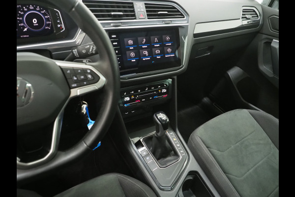 Volkswagen Tiguan 1.4 TSI eHybrid Elegance | Panoramadak | Trekhaak | Dodehoek | Adaptive Cruise | Virtual | Matrix | Carplay