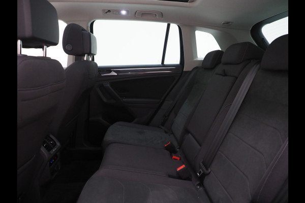 Volkswagen Tiguan 1.4 TSI eHybrid Elegance | Panoramadak | Trekhaak | Dodehoek | Adaptive Cruise | Virtual | Matrix | Carplay