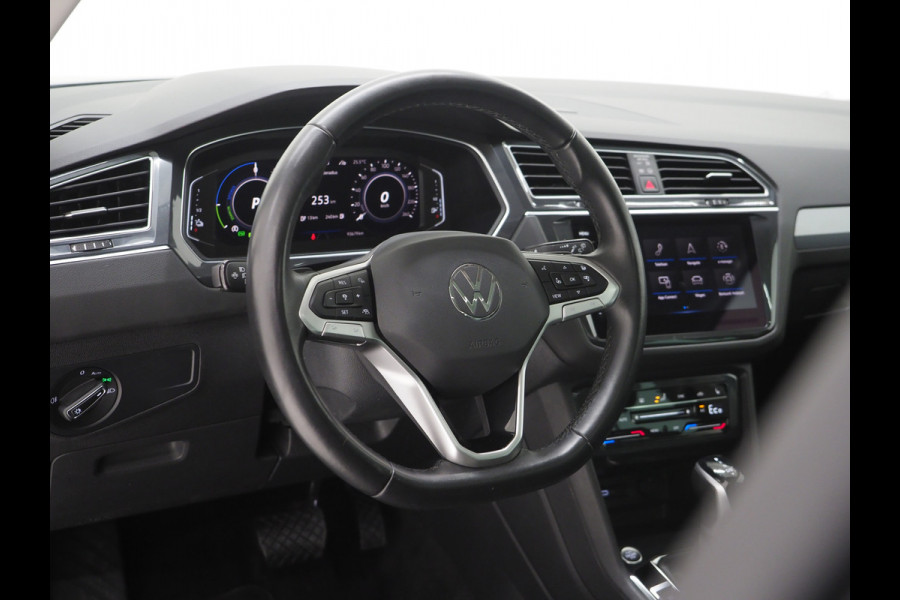 Volkswagen Tiguan 1.4 TSI eHybrid Elegance Exclusive | Panoramadak | Leder | Trekhaak | 360 | Memory | Virtual | Keyless | Adaptive Cruise