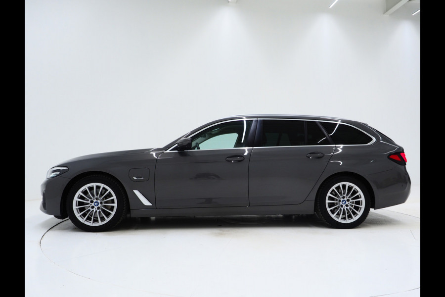 BMW 5 Serie Touring 520e | Leder | HUD | Adaptive Cruise | 360 | Dodehoek | Sfeerlicht | Stoelverwarming