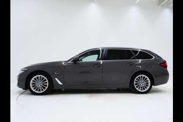 BMW 5 Serie Touring 520e | Leder | HUD | Adaptive Cruise | 360 | Dodehoek | Sfeerlicht | Stoelverwarming