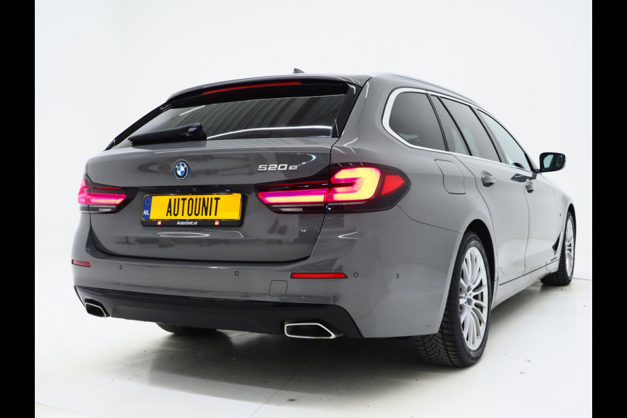 BMW 5 Serie Touring 520e | Leder | HUD | Adaptive Cruise | 360 | Dodehoek | Sfeerlicht | Stoelverwarming